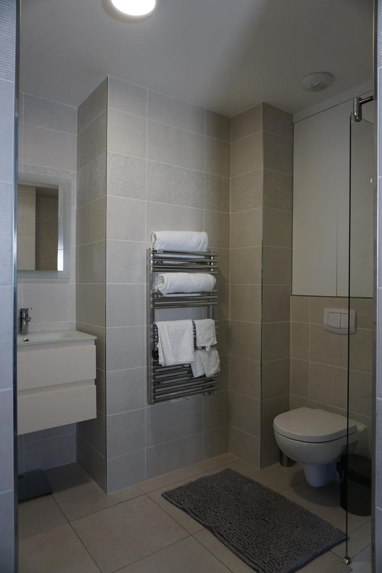 Residences Grande Jatte, Bord De Seine, 52m2 A 97m2, Hopital Americain A 600m Apartment