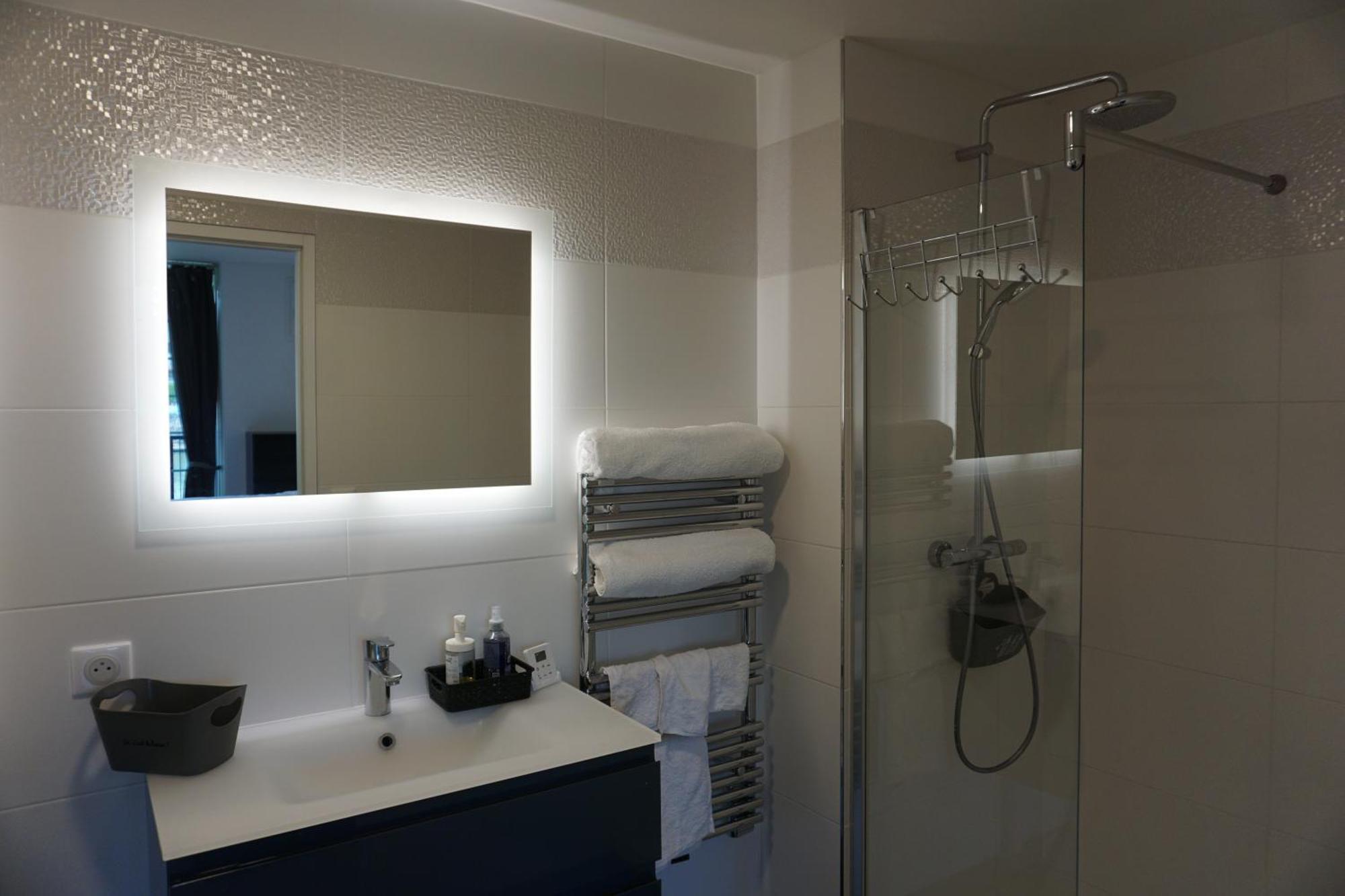 Residences Grande Jatte, Bord De Seine, 52m2 A 97m2, Hopital Americain A 600m